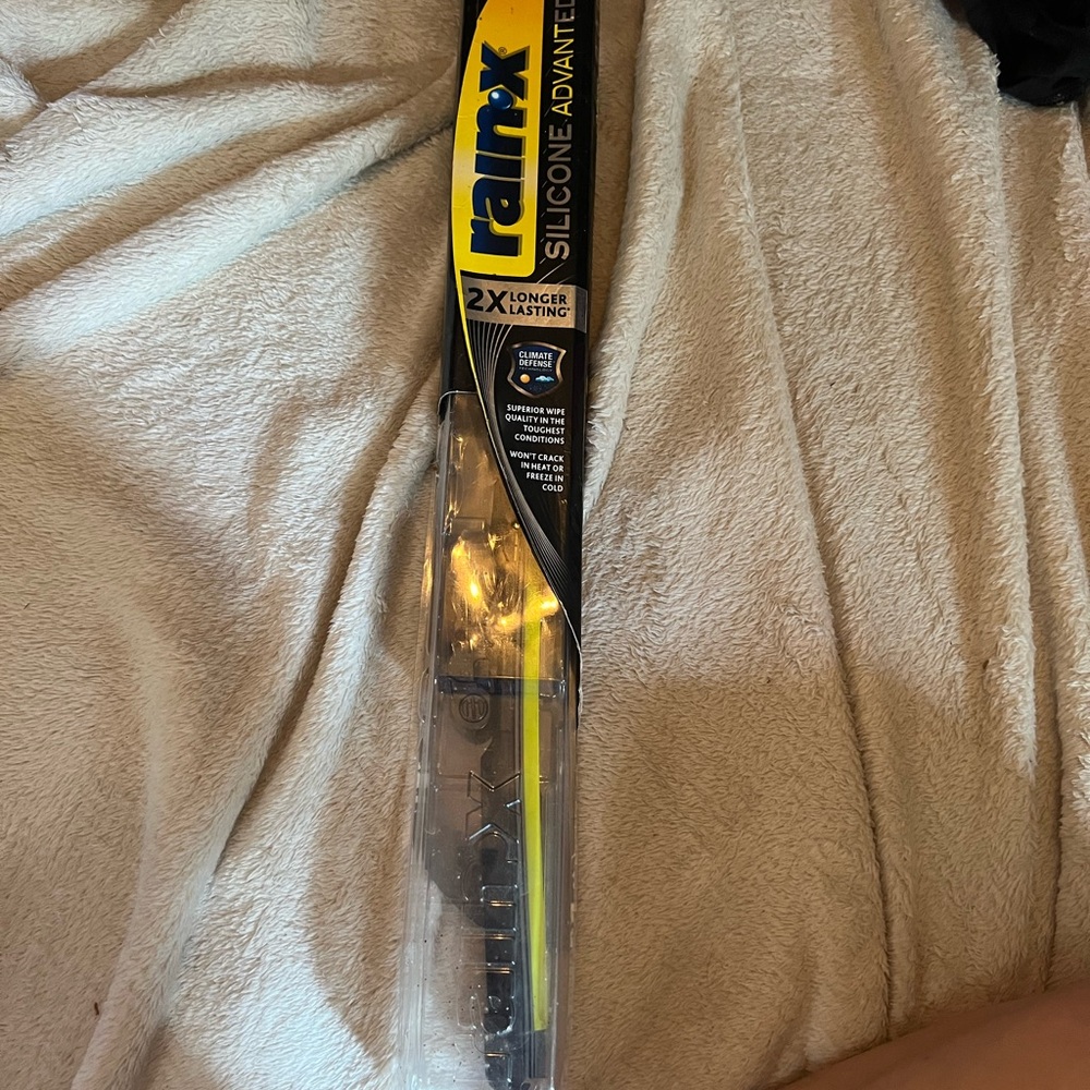 NIB Rain-x Silicone AdvantEdge Wiper Blade - Nissan Versa Back Window